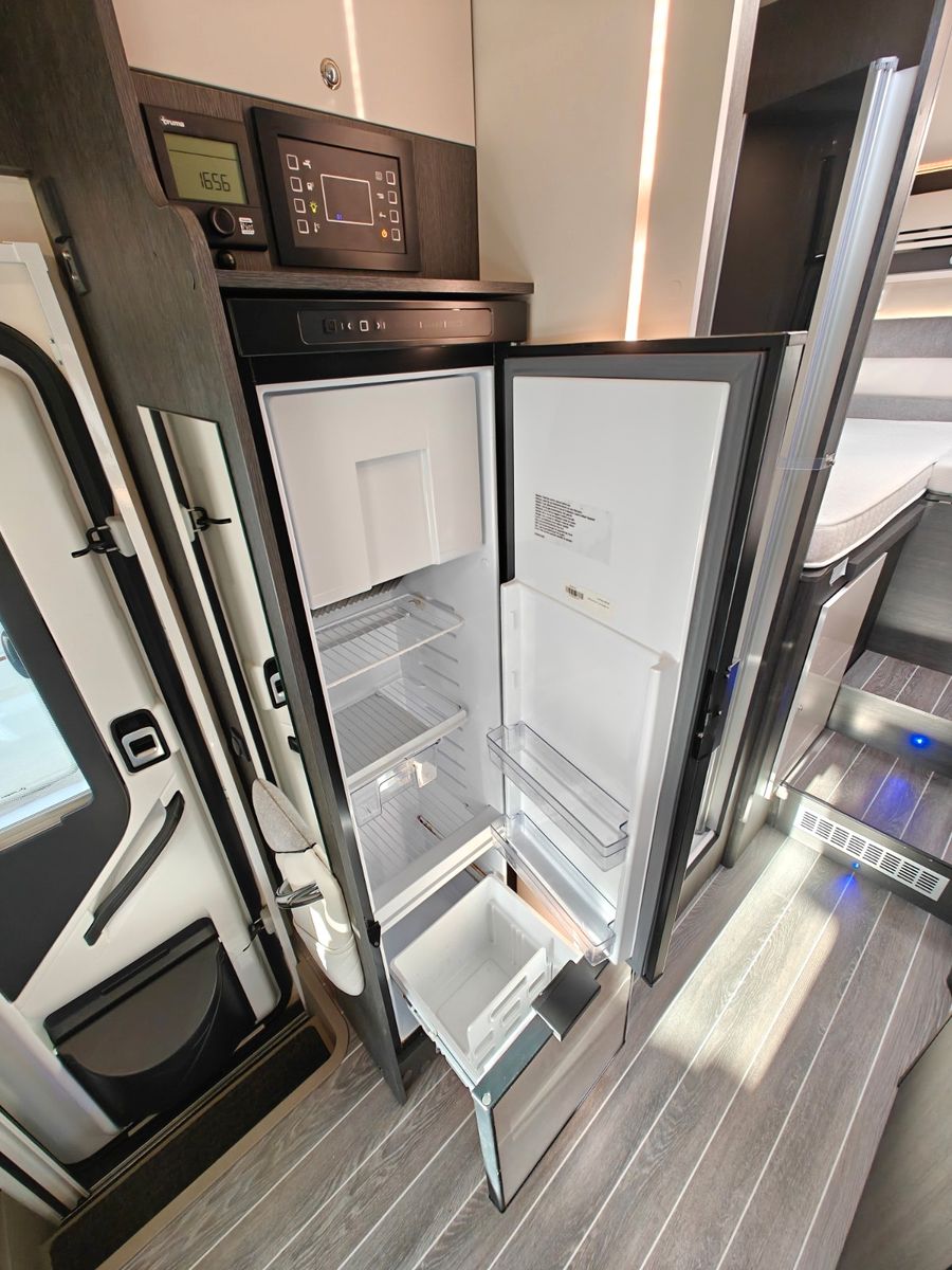 Fahrzeugabbildung Roller Team Kronos 287 TL - Face2Face, Hubbett, Einzelbetten