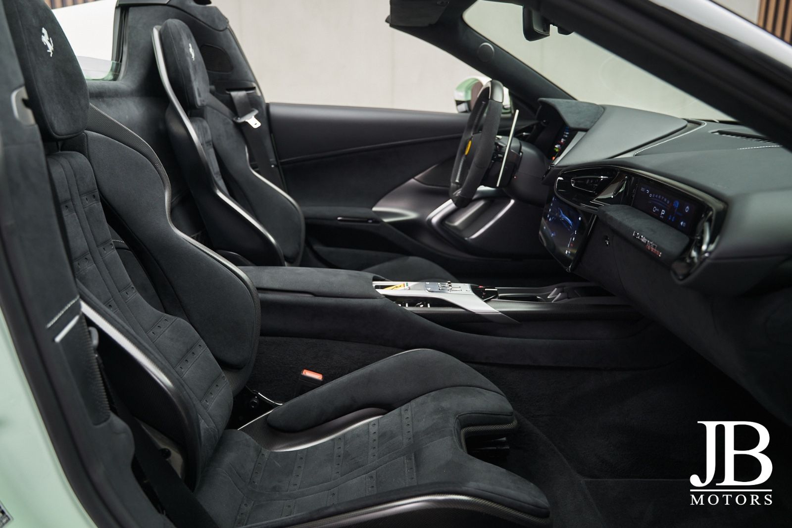 Fahrzeugabbildung Ferrari 12Cilindri Spider Racing Seats Lift LED Carbon
