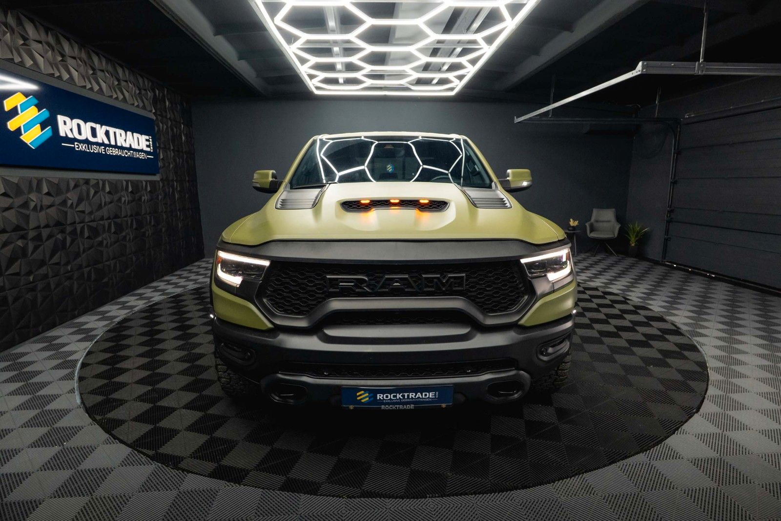 Fahrzeugabbildung Dodge RAM 5.7 V8 HEMI 4x4 LARAMIE OFFROAD TRX Styling