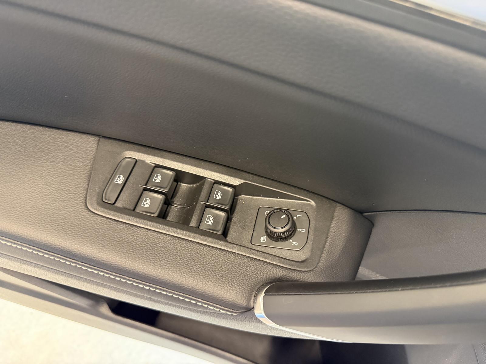 Volkswagen Touran 1.5TSI DSG Goal 7 Sitze NAVI Heckkl.el., миниатюра 8