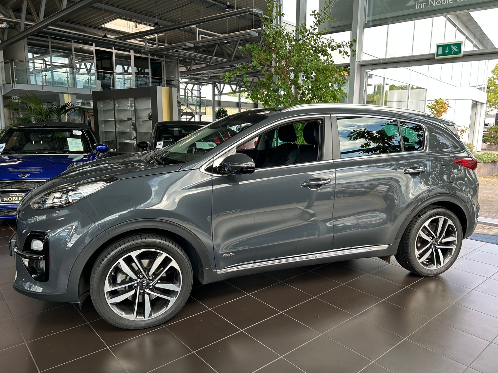 Fahrzeugabbildung Kia Sportage Platinum Edition 4WD PANO LEDER 19"