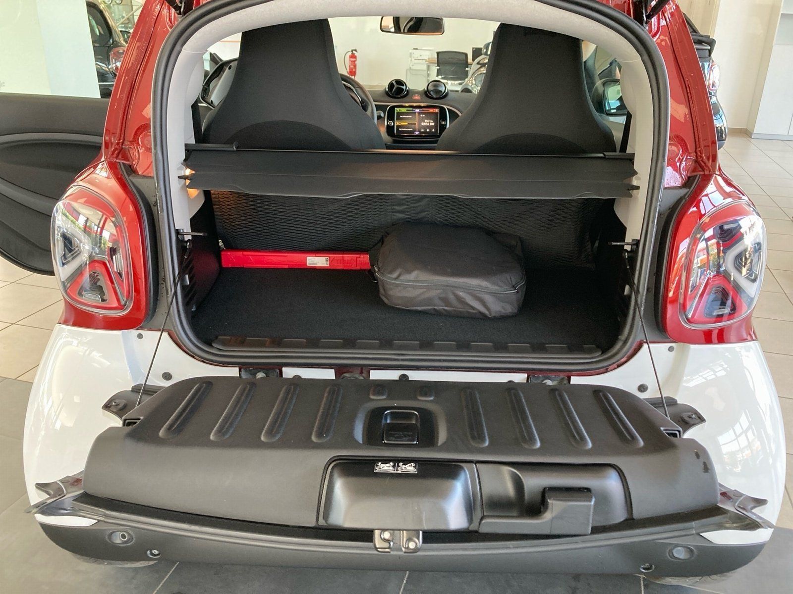Fahrzeugabbildung Smart smart EQ fortwo Exclusive*Pano*LED*Kamera*22kW*