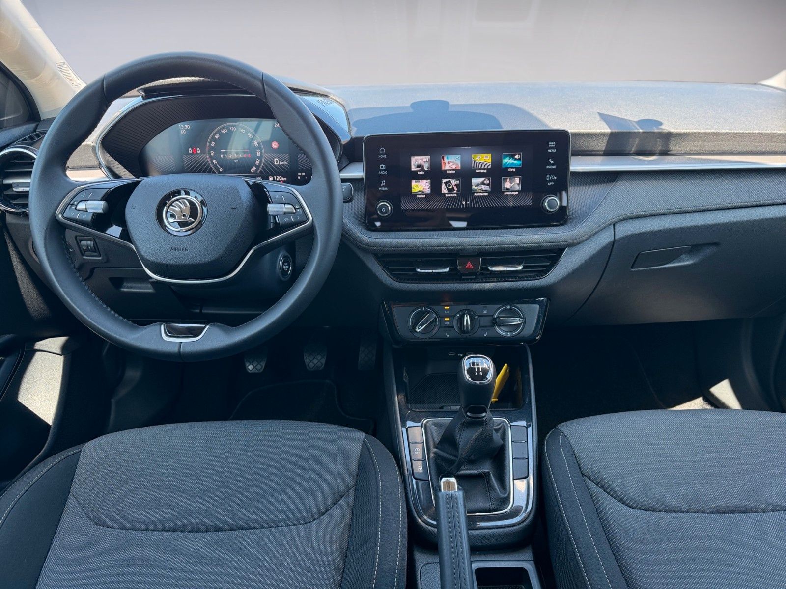 Fahrzeugabbildung SKODA Fabia Selection 1.0 MPI