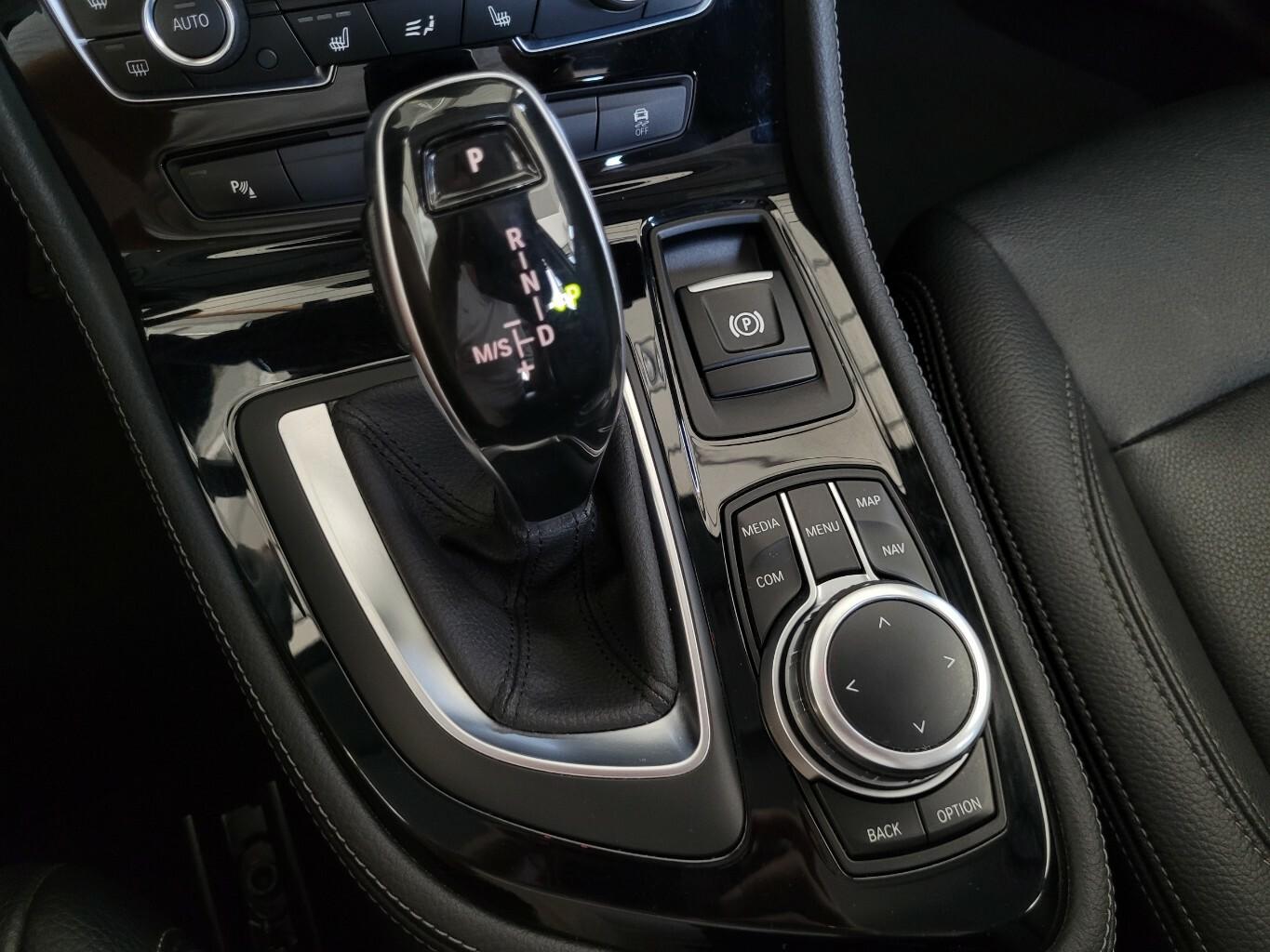 BMW 220 Active Tourer 220 i Luxury Line*AHK*Business