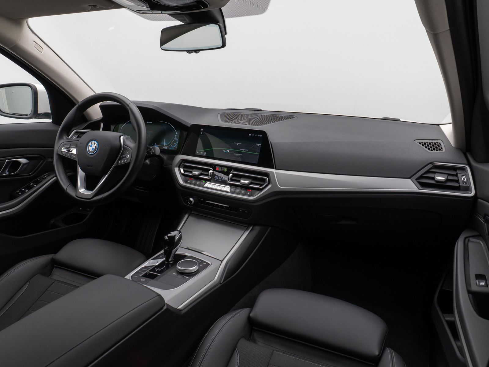 Fahrzeugabbildung BMW 320e Kamera Leder DAB Alarm DrivAssistent Sport