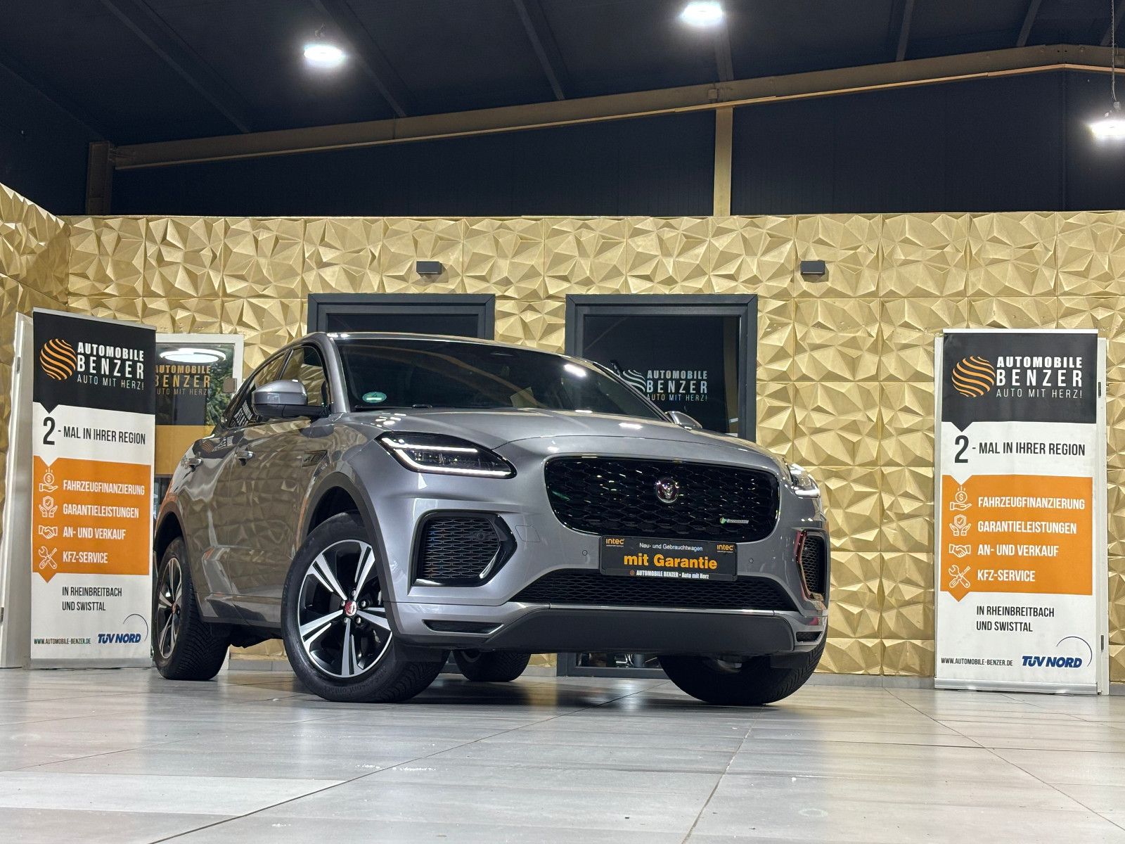 Fahrzeugabbildung Jaguar E-PACE R-Dynamic/AWD/PANORAMA/KAMERA/MERIDIAN