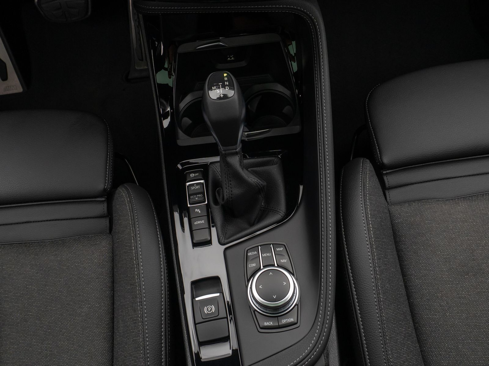 Fahrzeugabbildung BMW X2 xD25e M Sport HUD DAB Kamera Alarm Panorama