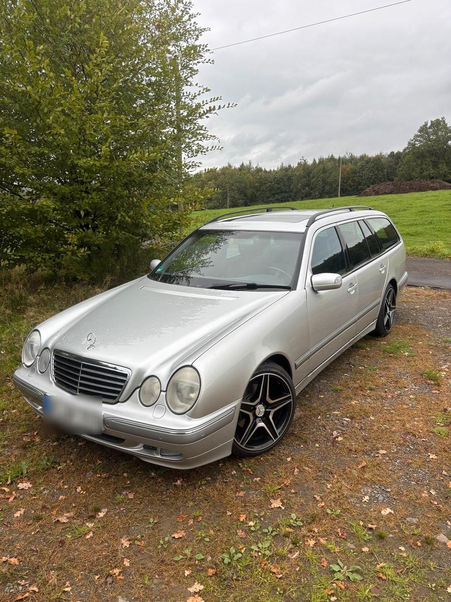 Mercedes-Benz E 320