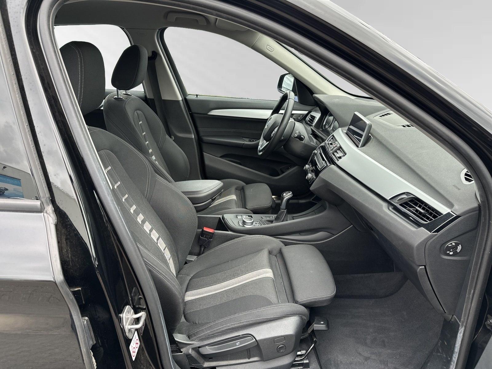 BMW X1 sDrive18i Adv. Sportsitze Navi Parkassist LED, миниатюра 7