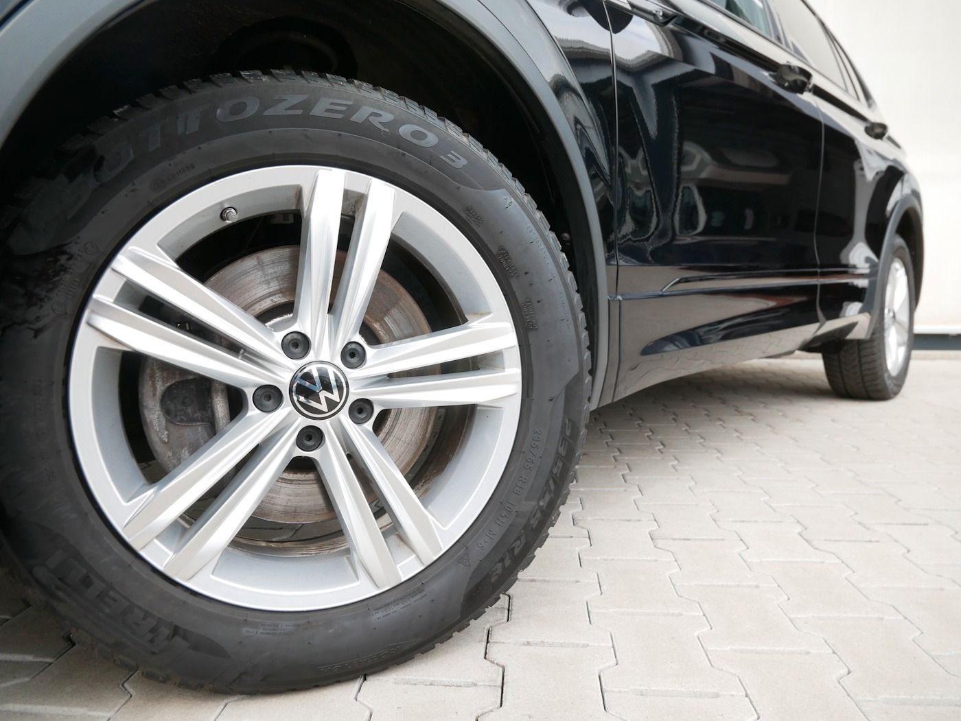 Fahrzeugabbildung Volkswagen Tiguan Allspace 2.0 4x4 R-Line NEU75T 7-Sitze AH