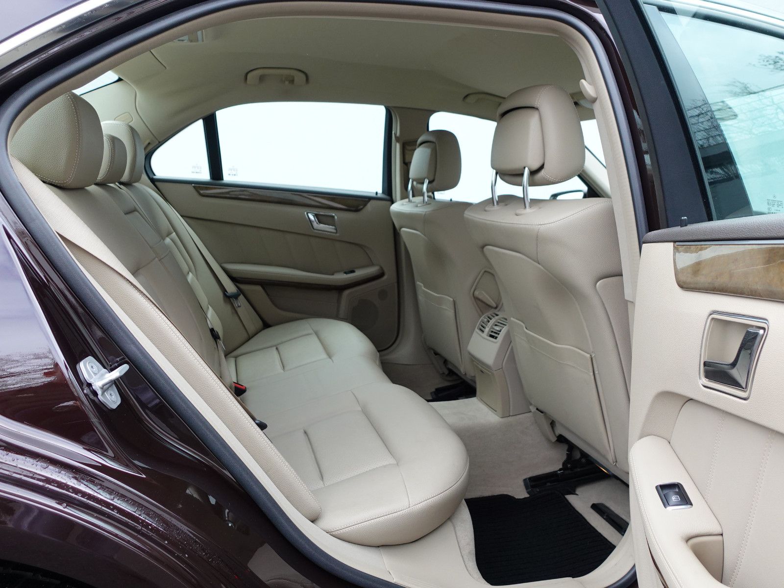 Fahrzeugabbildung Mercedes-Benz E 350 CGI Elegance,Navi,Sitzhzg,Händlerfahrzeug