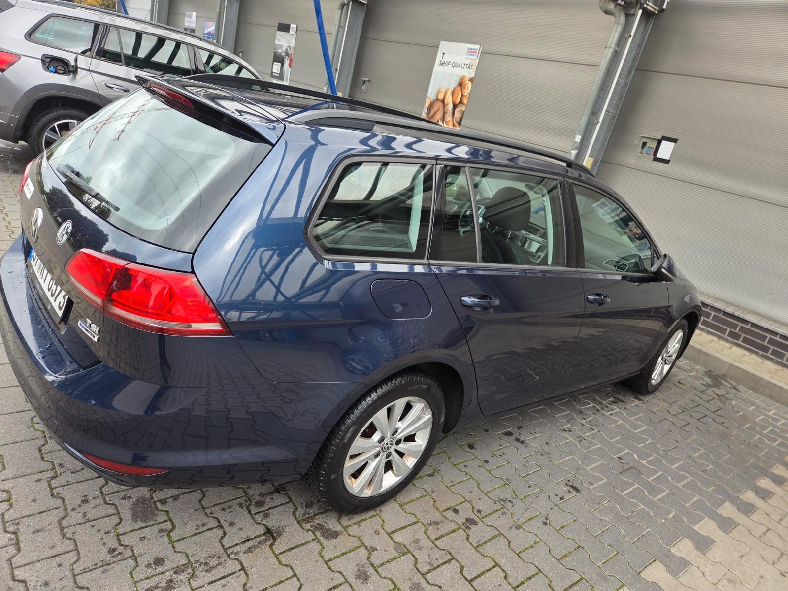 Volkswagen Golf 2015 — rear view
