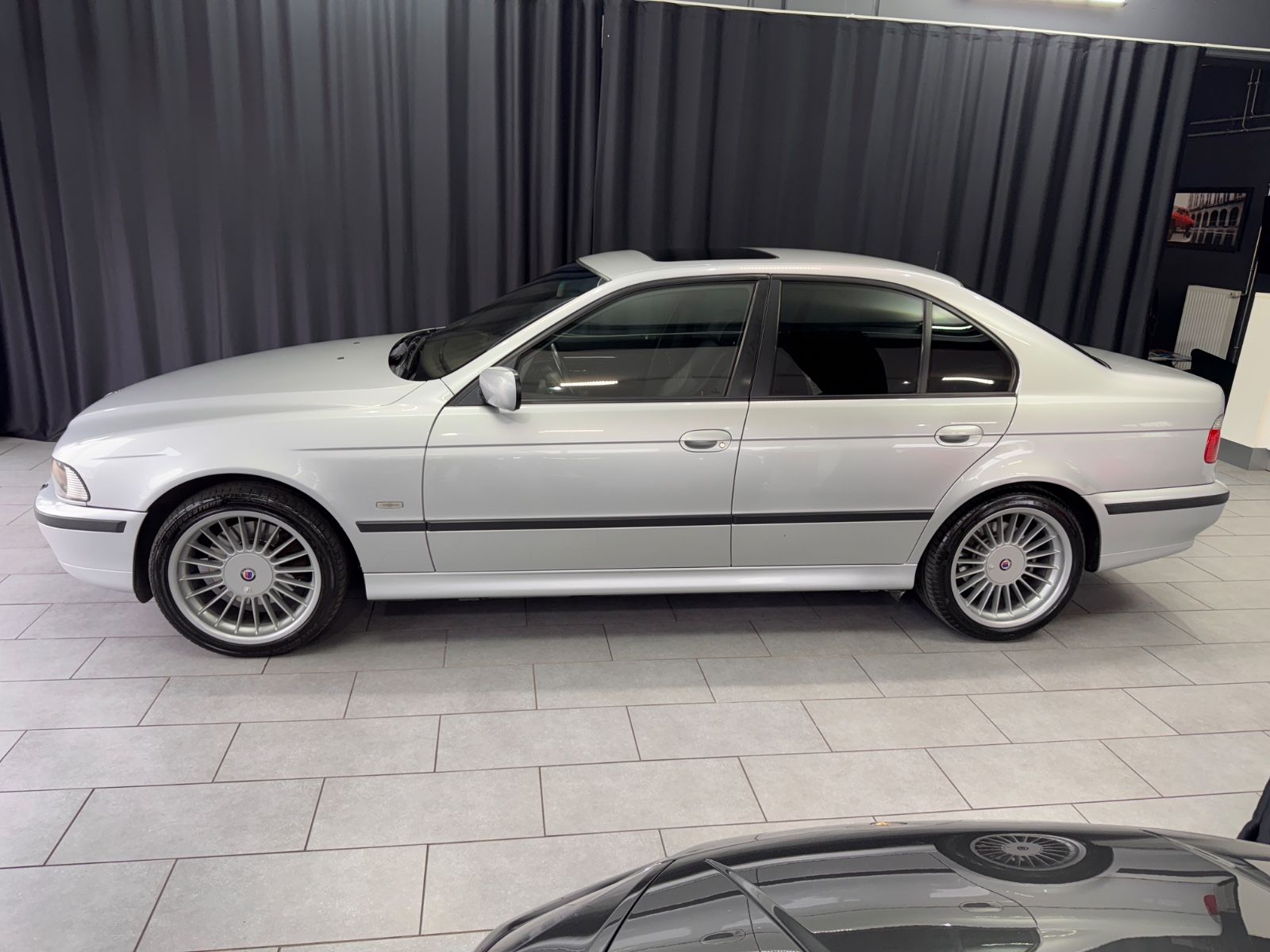Fahrzeugabbildung BMW 540i LIM|AUTOMATIK|16:9 NAVI|LEDER|DOPPELVERGLAS