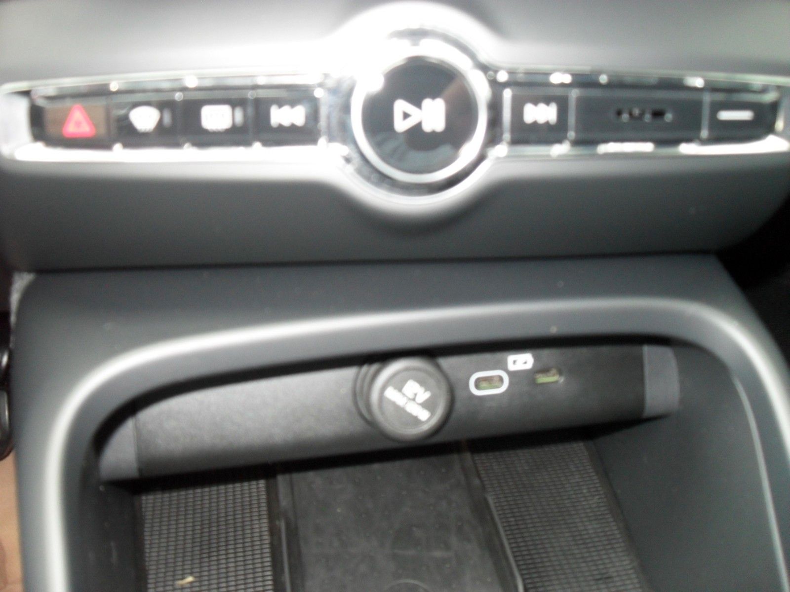 Fahrzeugabbildung Volvo XC 40 Plus Black Edition | PD | LED | ACC