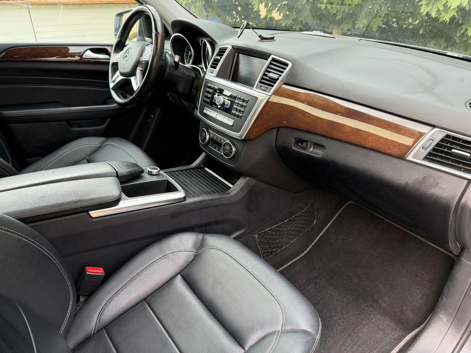 Mercedes-Benz ML 350  TÜV NEU Top-Zustand Leder 140Tkm