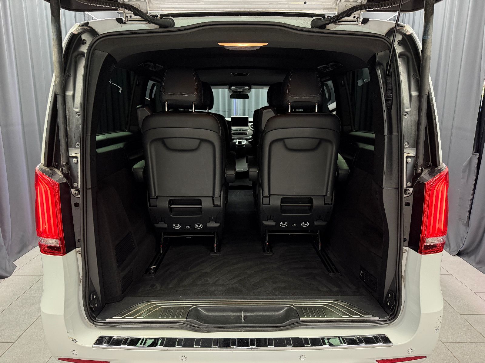 Fahrzeugabbildung Mercedes-Benz V250d NIGHT EDITION 4MATIC lang AMG-LINE|360°|