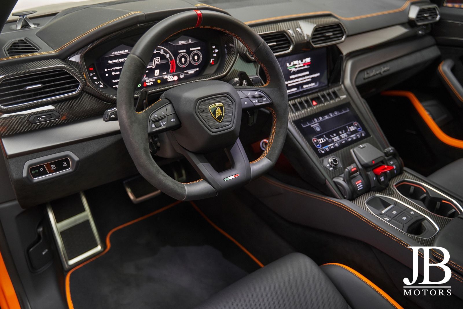 Fahrzeugabbildung Lamborghini Urus Performante Carbon Head-Up Akrapovic