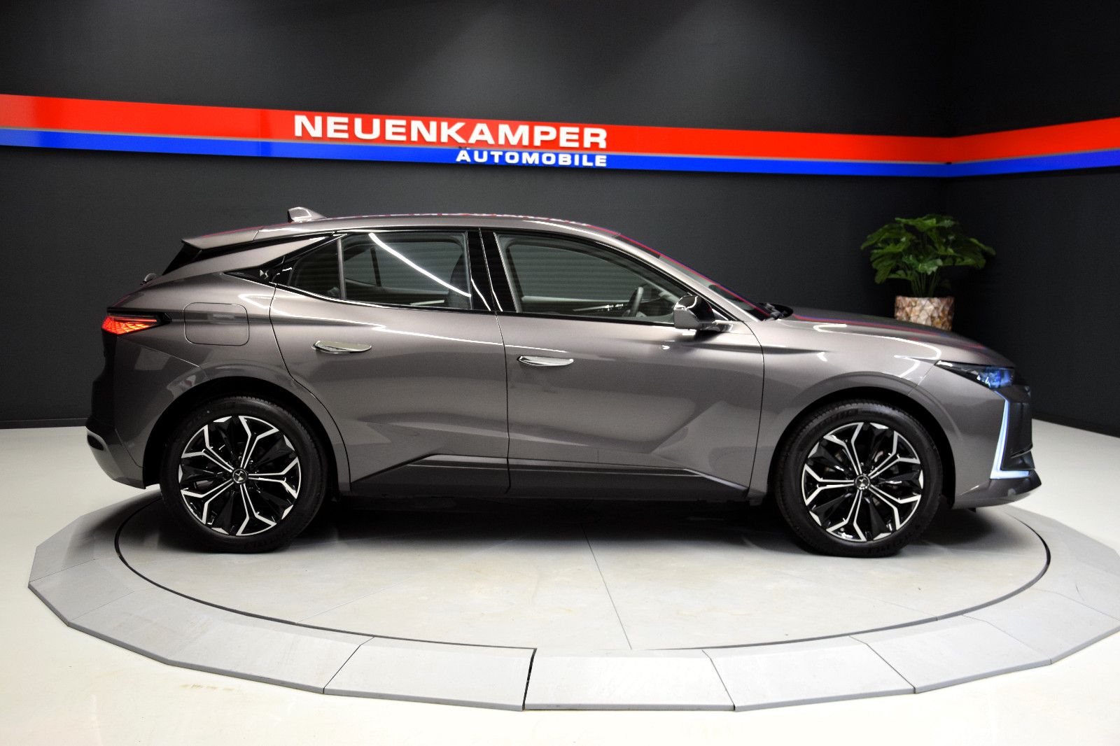Fahrzeugabbildung DS Automobiles DS4 Performance Line Kamera Sitzheizung