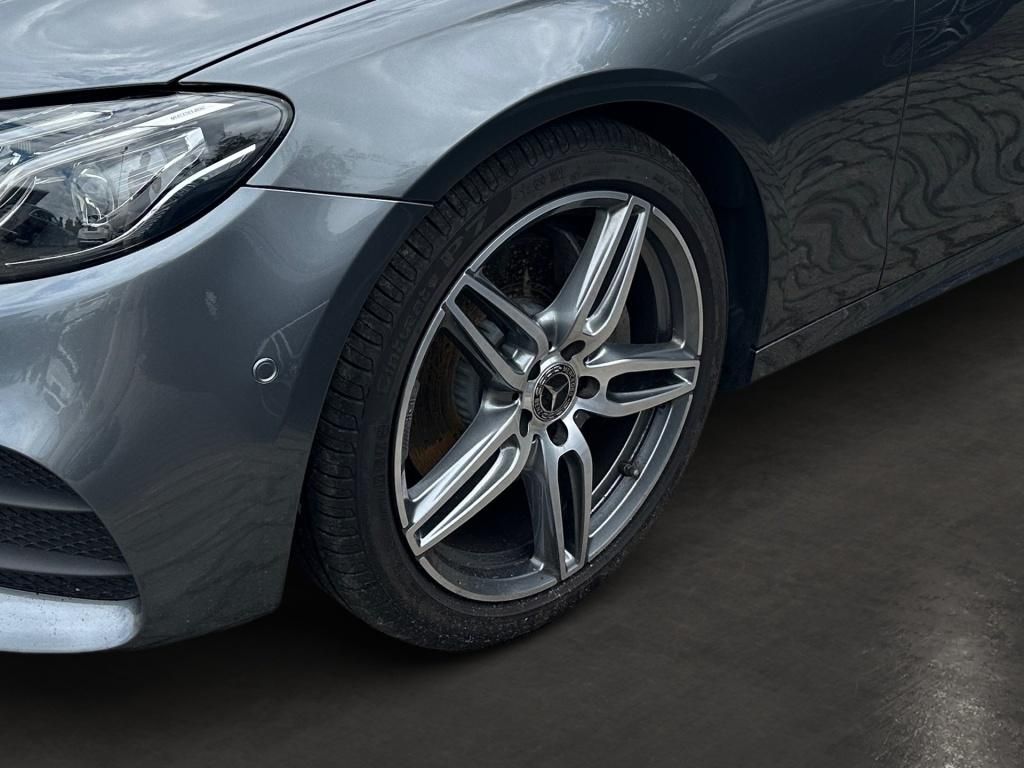 Fahrzeugabbildung Mercedes-Benz E300 dT AMG AHK Totwi. Ambie. LED SHZ Schiebe.