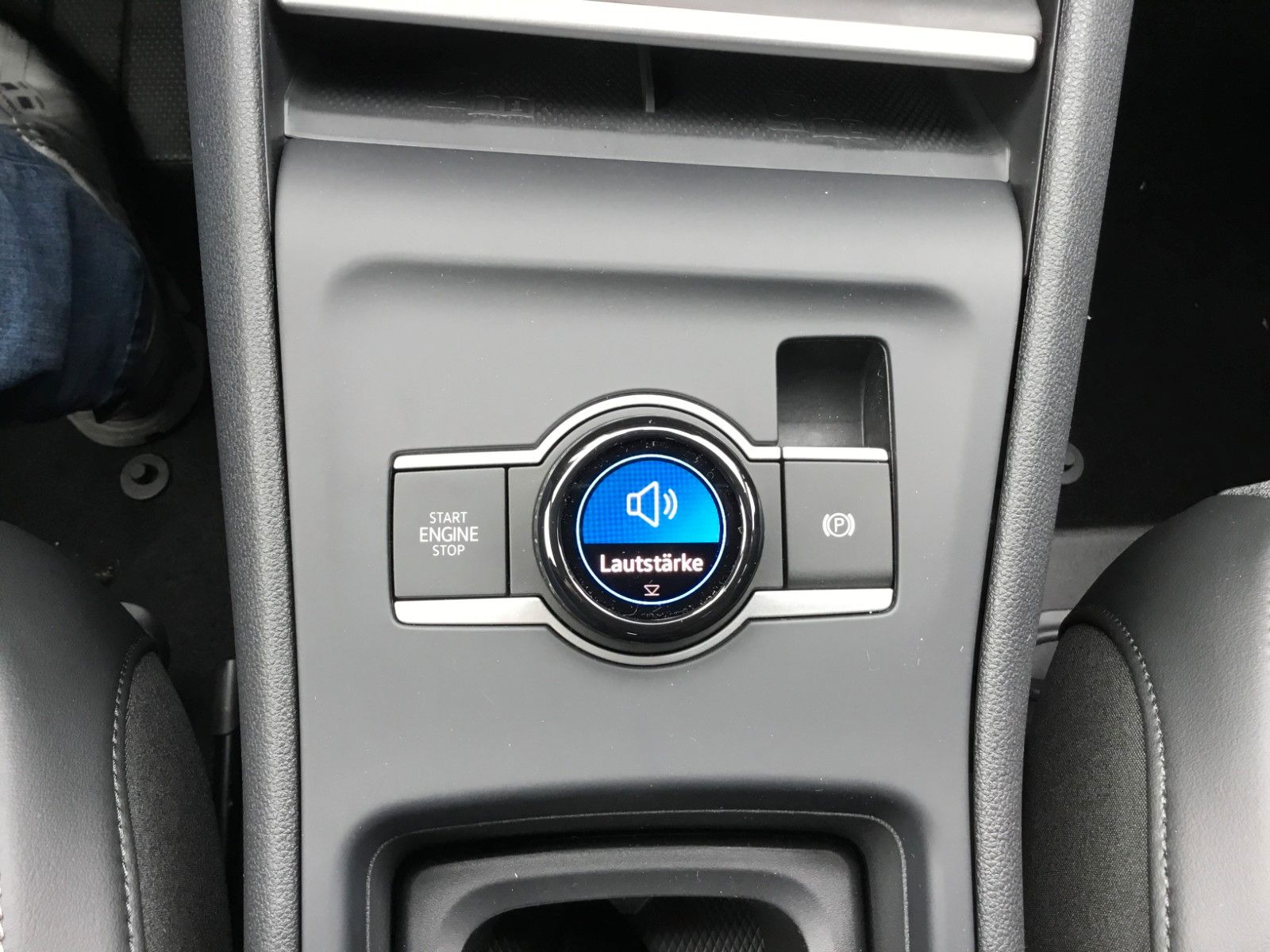 Fahrzeugabbildung Volkswagen Tiguan 1.5 eTSI DSG Life+AHK+LEDPlus+18"+Navi