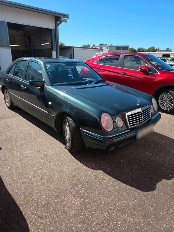 Mercedes-Benz E 320