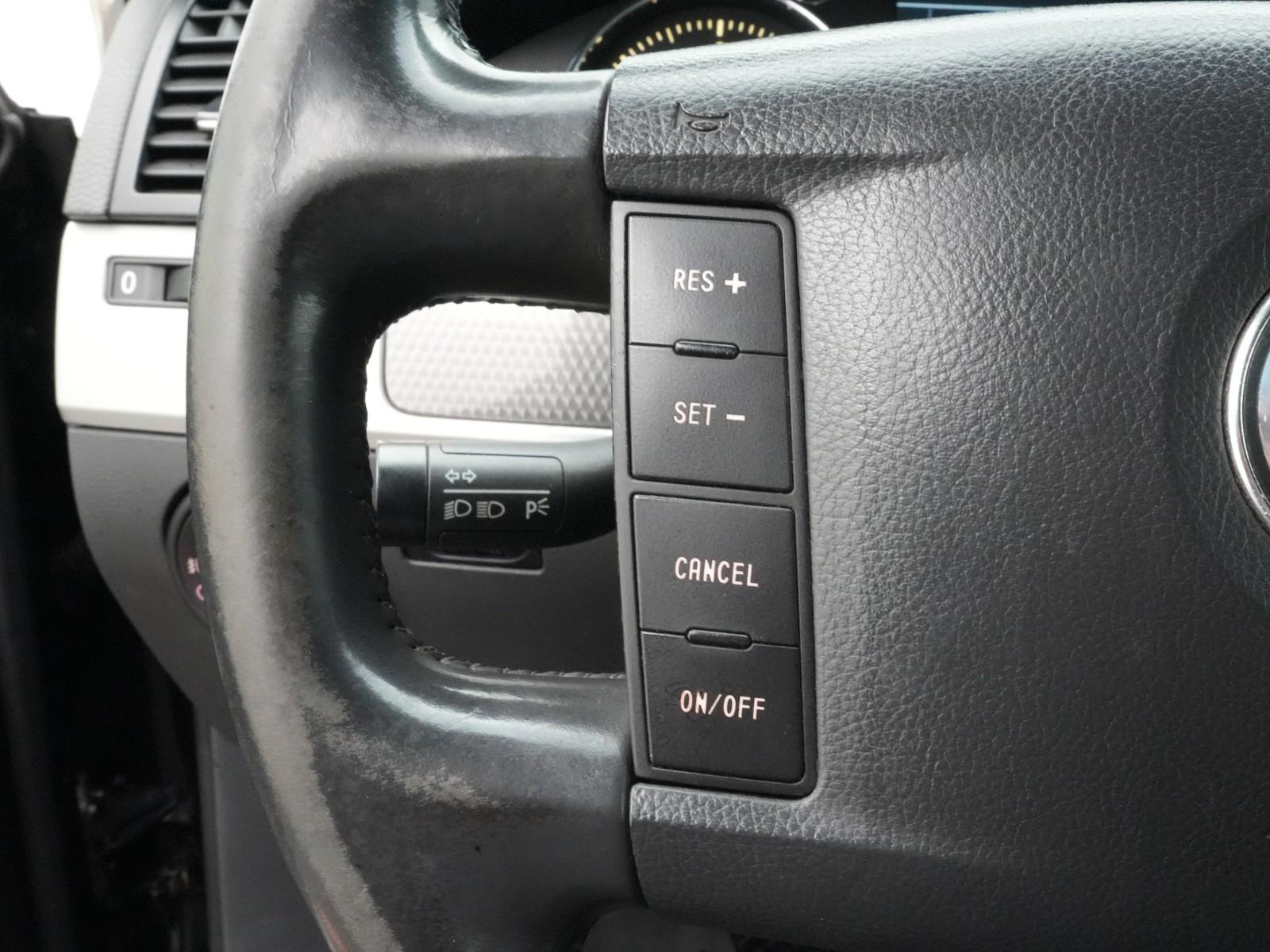 Volkswagen Touareg 2006 — photo 16