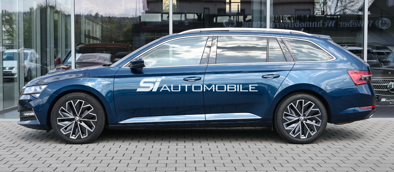 Fahrzeugabbildung SKODA Superb 2.0 TDI DSG L&K COMBI °ACC°AHK°STANDHEIZ°