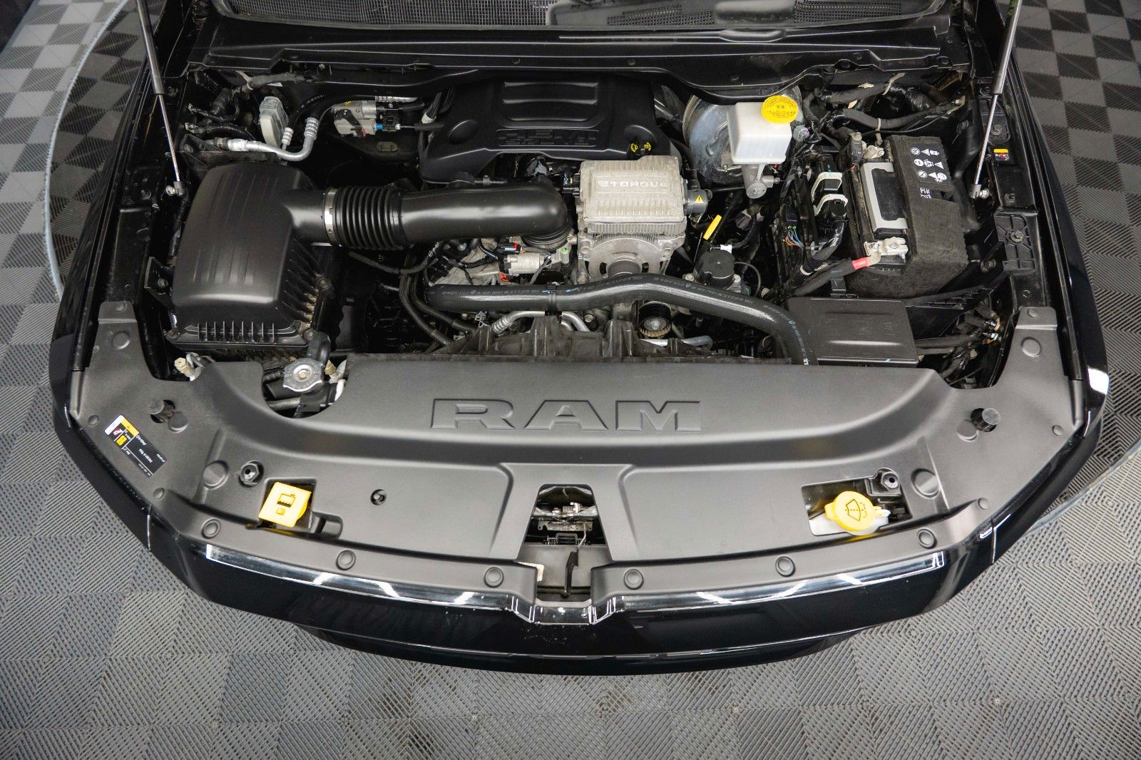 Fahrzeugabbildung Dodge RAM 5.7 V8 HEMI 4x4 BLACK EDITION Longbed 19%