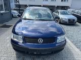 Volkswagen Passat Edition - Volkswagen Passat aus 2000: Kombi