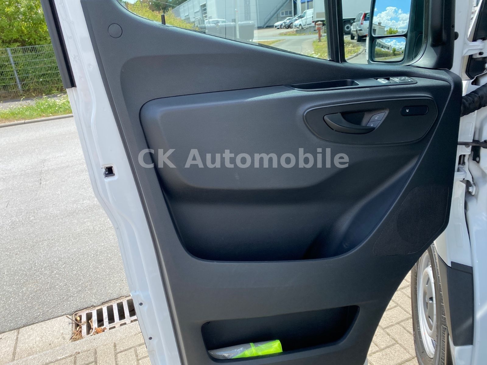 Fahrzeugabbildung Mercedes-Benz Sprinter III Mixto 319CDI Autom./5 Sitze/Navi