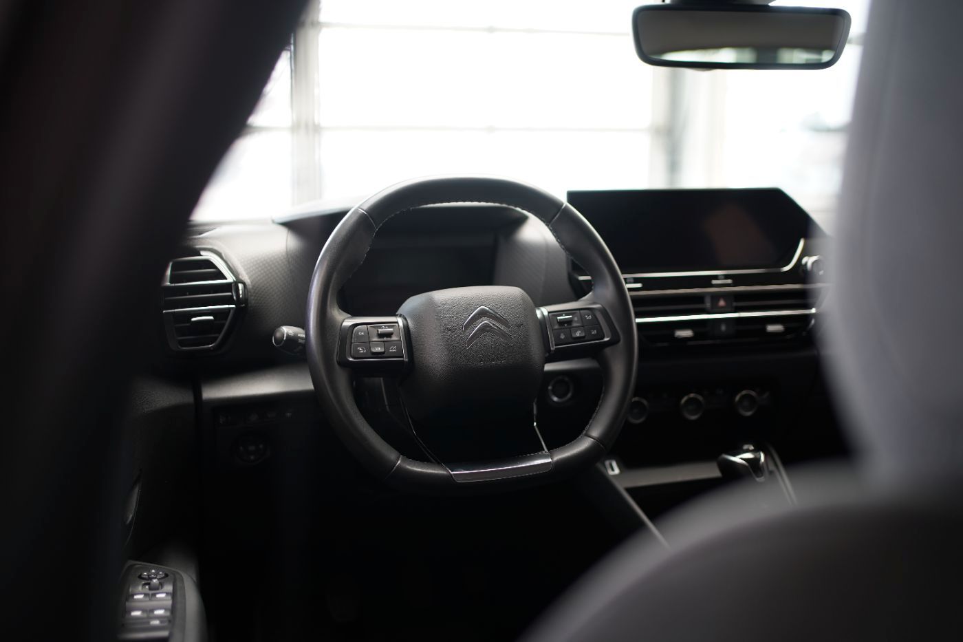 Fahrzeugabbildung Citroën C4 PureTech 130 Shine Kälte Paket Navi DAB Klima