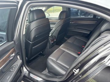 BMW 750 - 11