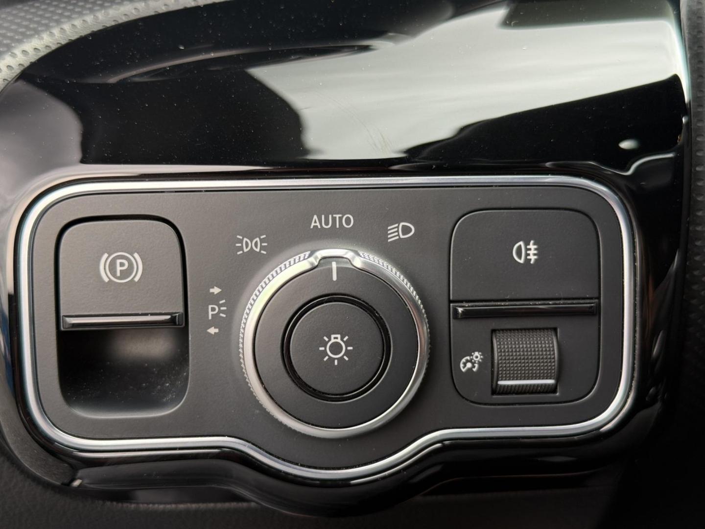 Mercedes-Benz A 180 AMG Line Navi Digitales Cockpit Kamera SHZ