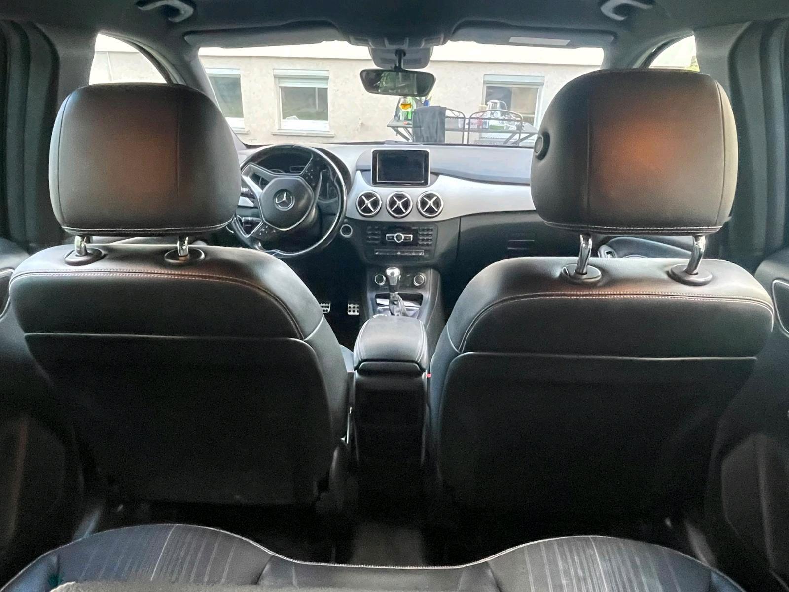 Mercedes-Benz B180 2012 — photo 12