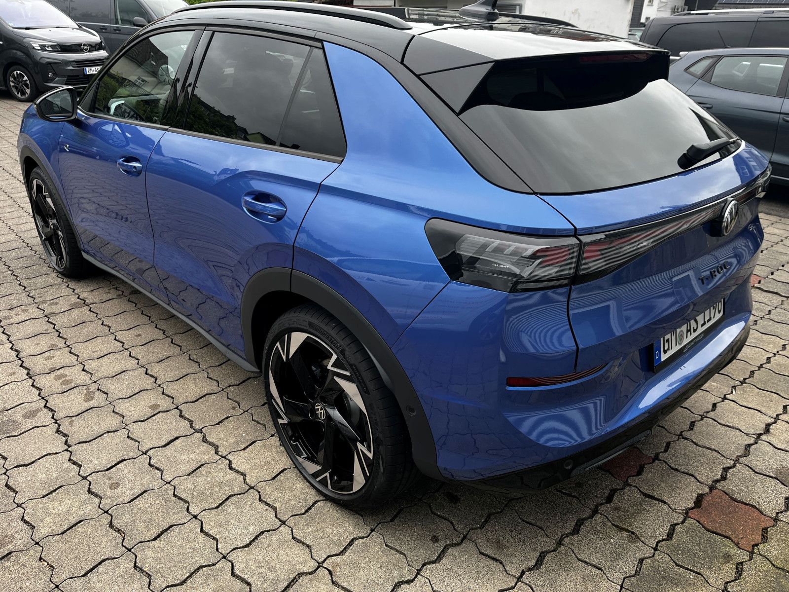 Fahrzeugabbildung Volkswagen T-Roc 1.5 eTSI 140KW ABT R-Line DSG PAN NAV 20"
