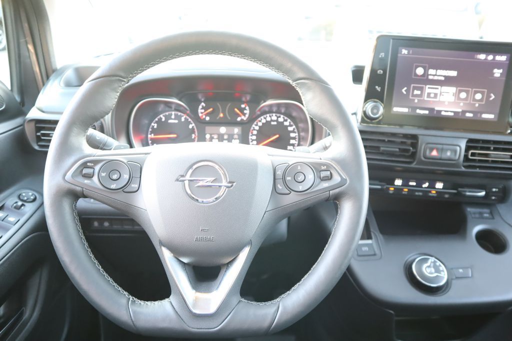 Fahrzeugabbildung Opel Combo Life 1.2 Turbo Aut. Ultimate+Navi+Panorama