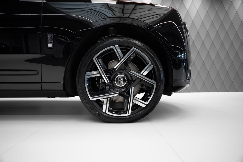 Cullinan BLACK BADGE 2026 BLACK/ORANGE FOOTREST - Bild 7