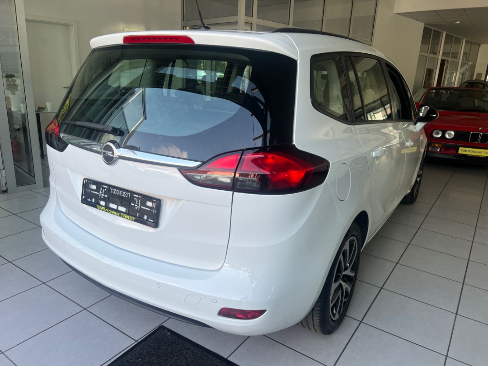 Fahrzeugabbildung Opel Zafira C Edition* Standheizung