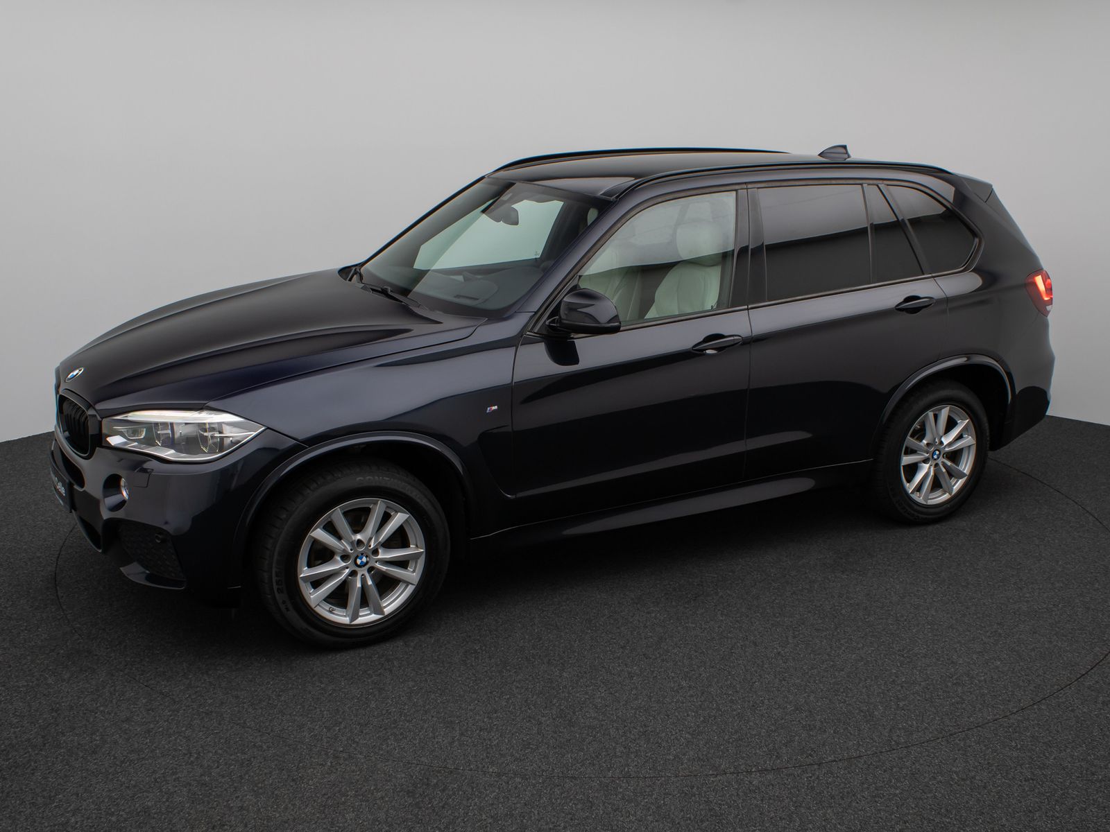 Fahrzeugabbildung BMW X5 xD30d M Sport HUD HiFi NaviPro PDC LED Leder