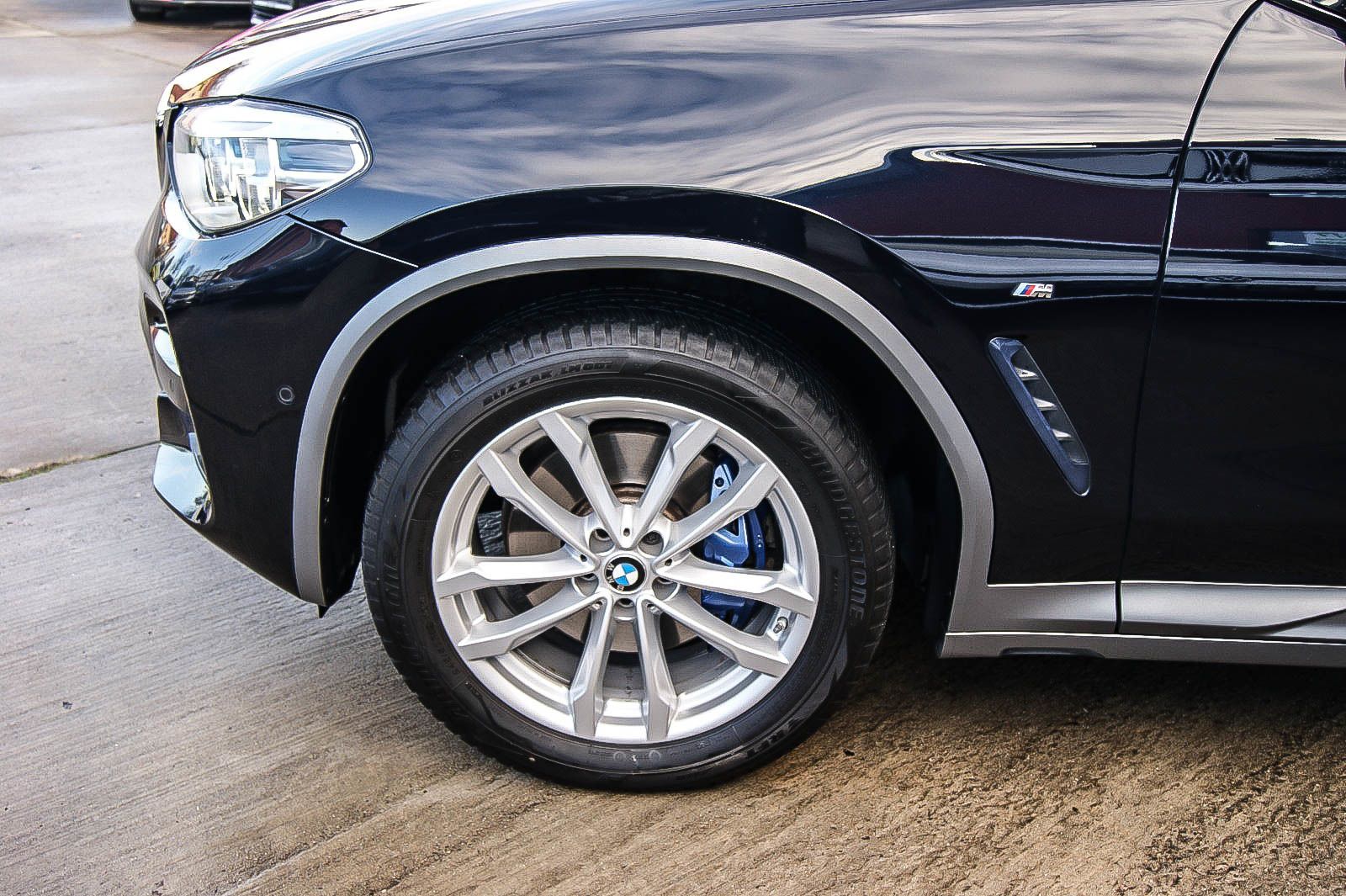 Fahrzeugabbildung BMW X4 xDrive 20 d M Sport X HUD ANHZV STHZG PANO