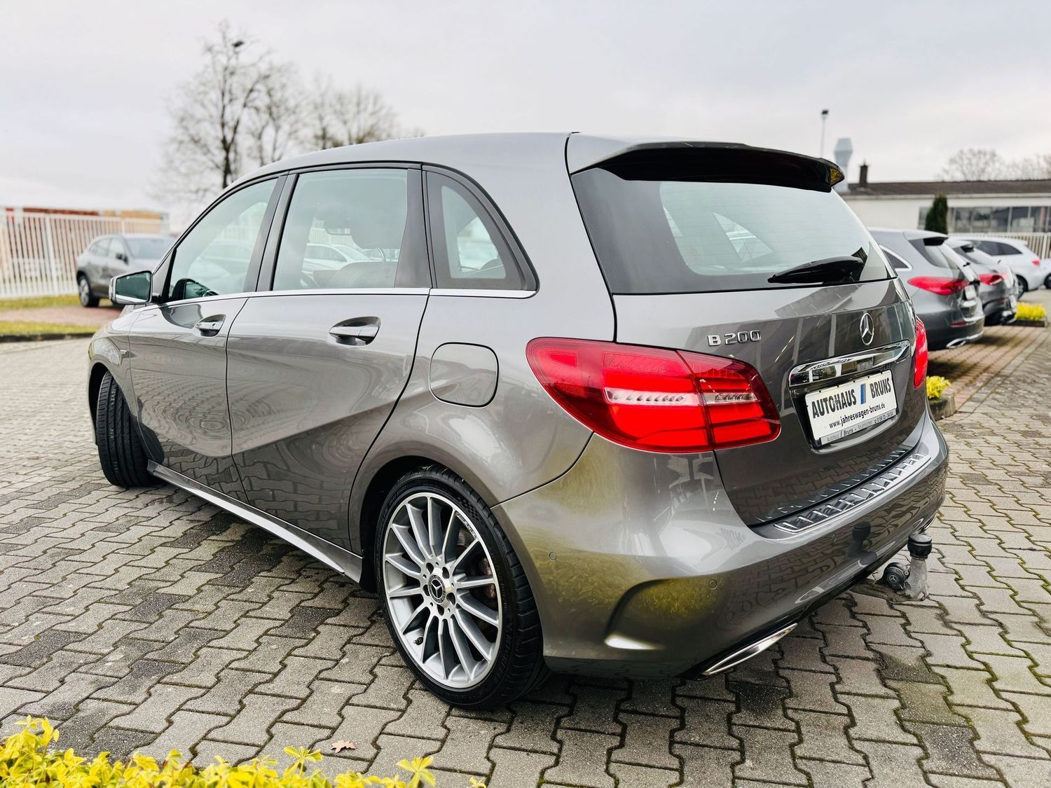 Fahrzeugabbildung Mercedes-Benz B 200 AMG Styling, NIGHTFALL, Autom., AHK, LED,