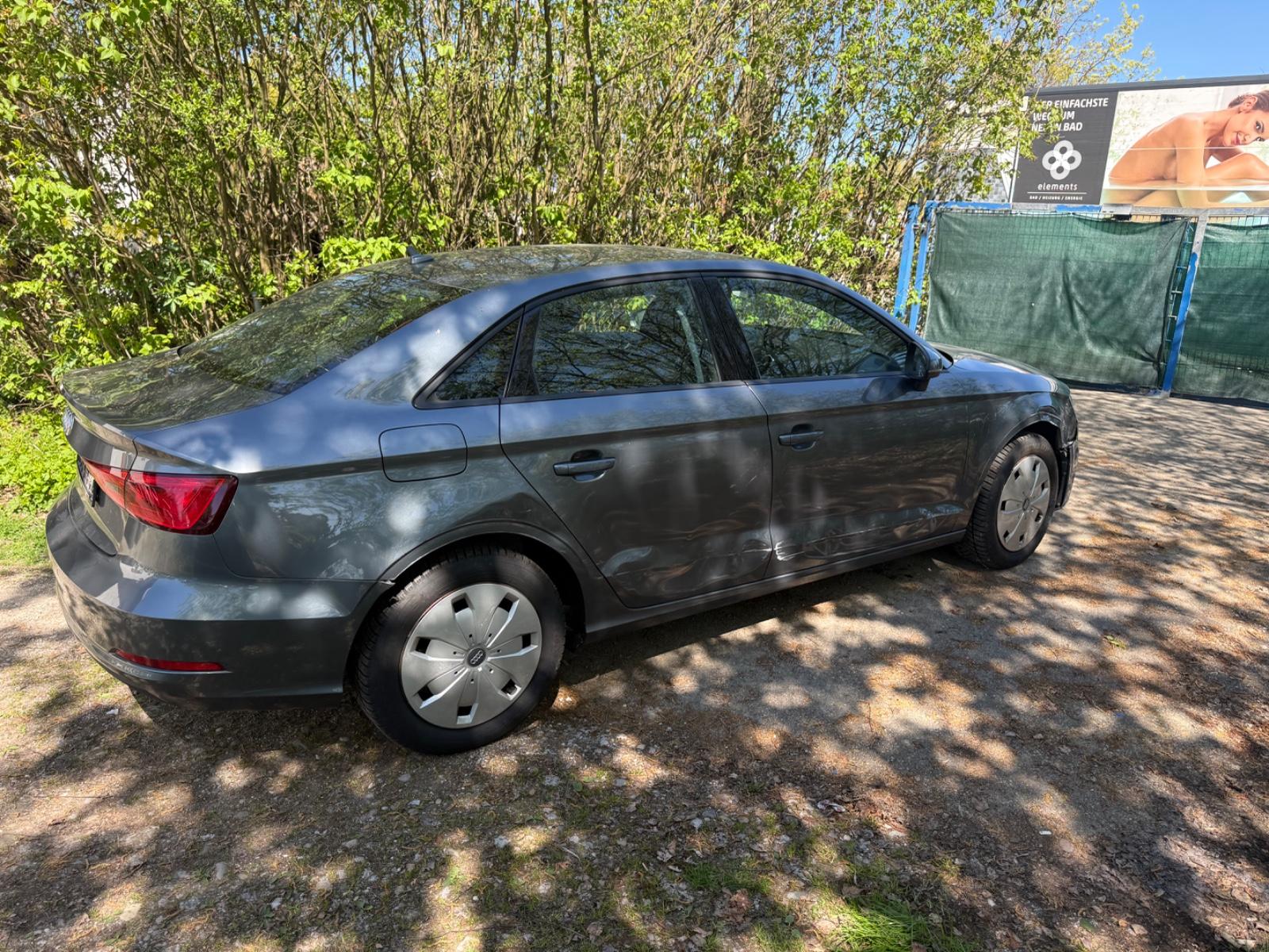 Audi A3 Limousine attraction--LIMOUSINE--01704684029