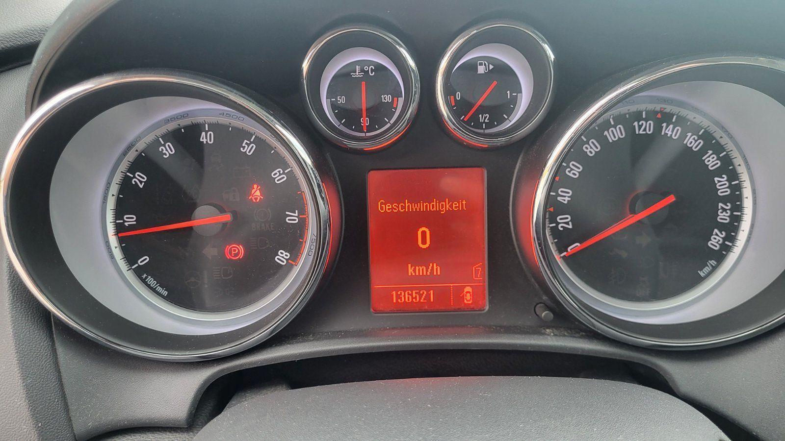 Opel Astra 2011 — photo 8
