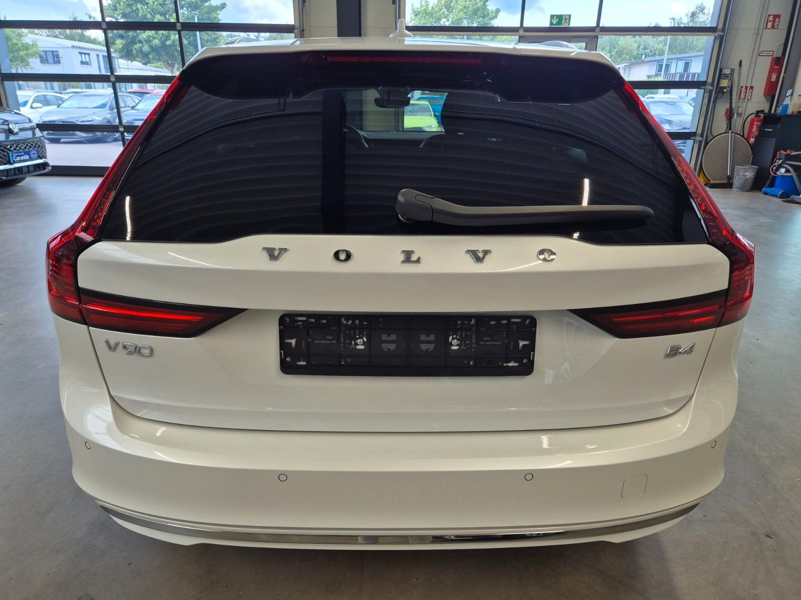 Volvo V90 2.0 d ULTIMATE BRIGHT LEDER PANO STANDHZ AHK foto 7