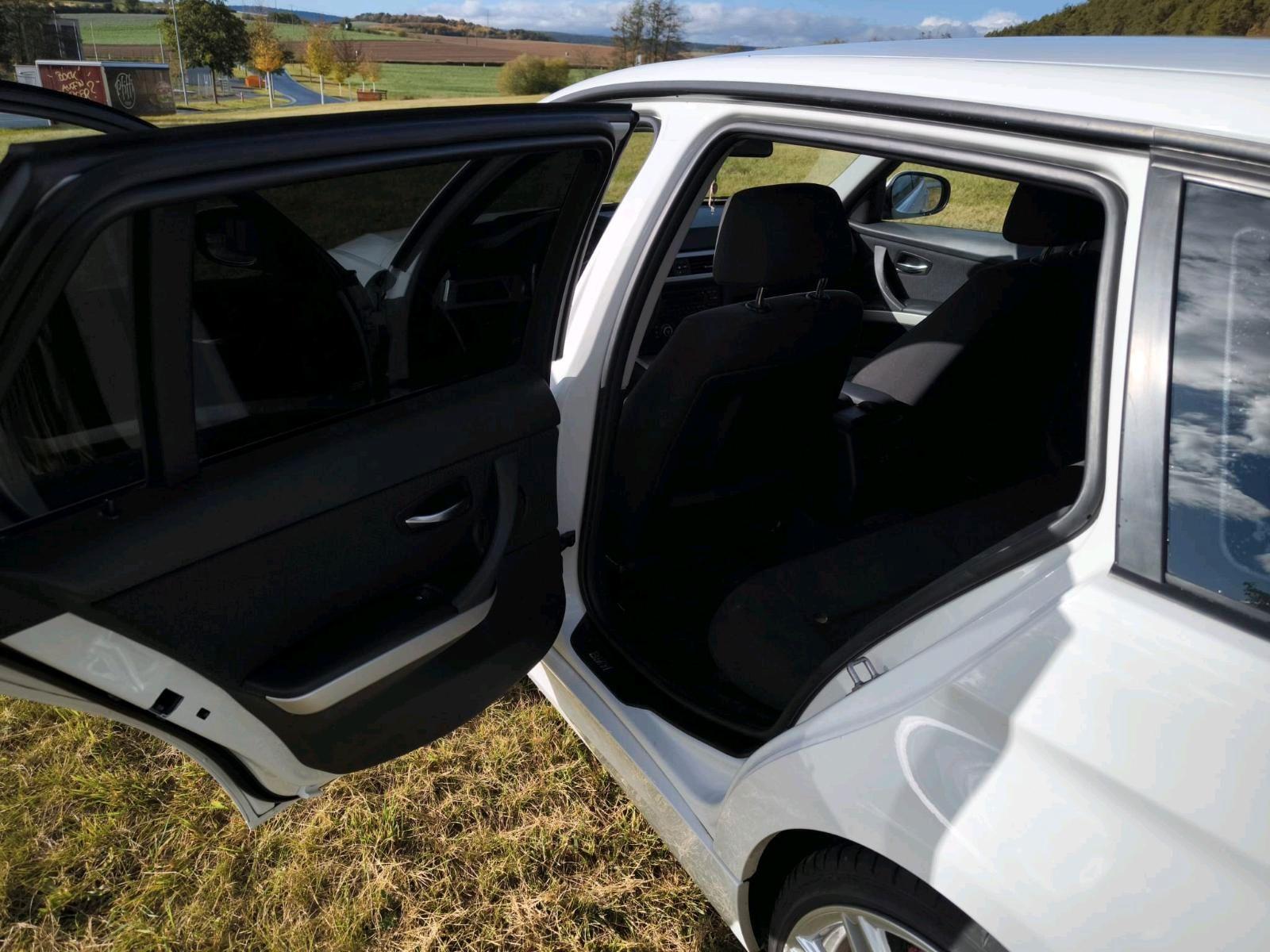 BMW 318 2011 — engine 143 HP (105kW)