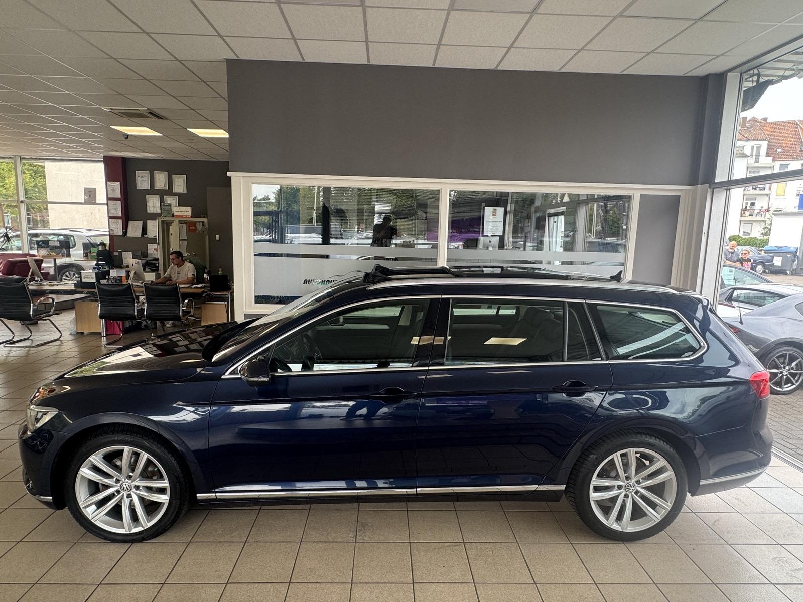 Volkswagen Passat Variant Highline Auto Pano Alcantara Navi