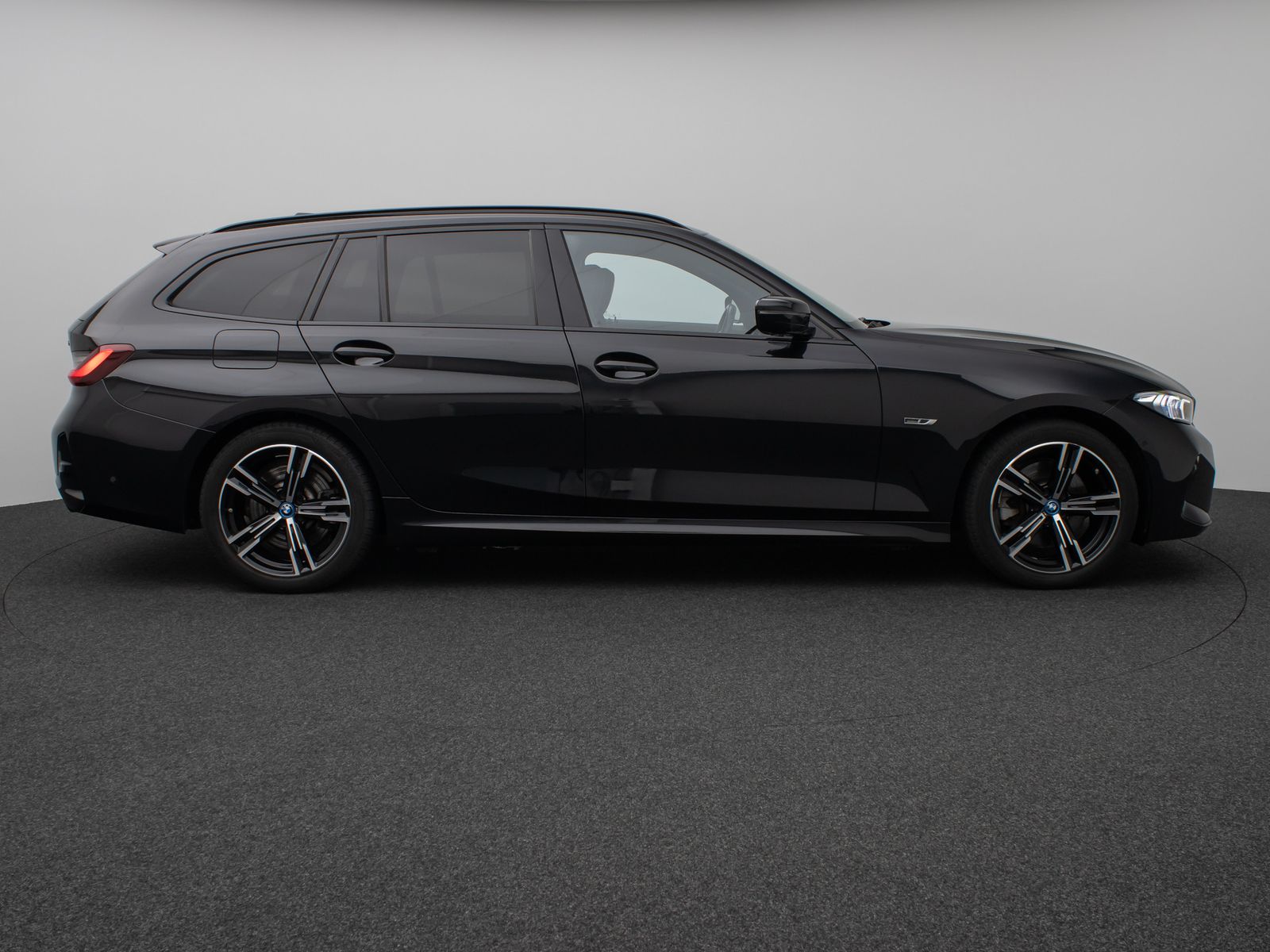 Fahrzeugabbildung BMW 330e xD MSport Kamera HUD DAB H/K Komfort 18Zoll
