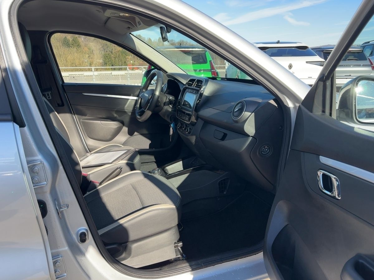 Fahrzeugabbildung Dacia Spring Essential Electric 45 CCS CCS Kamera