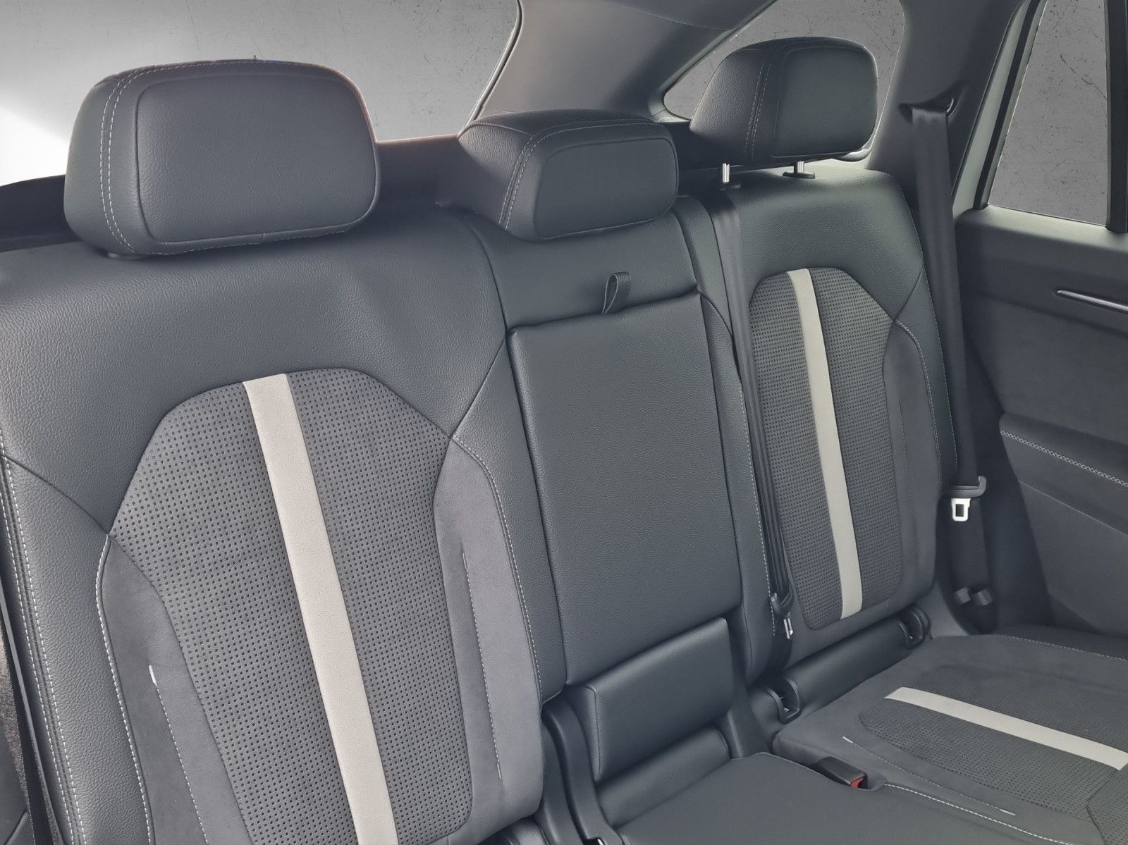 Fahrzeugabbildung SKODA Kodiaq Sportline 2.0 TDI DSG PANO AHK Licht-Info