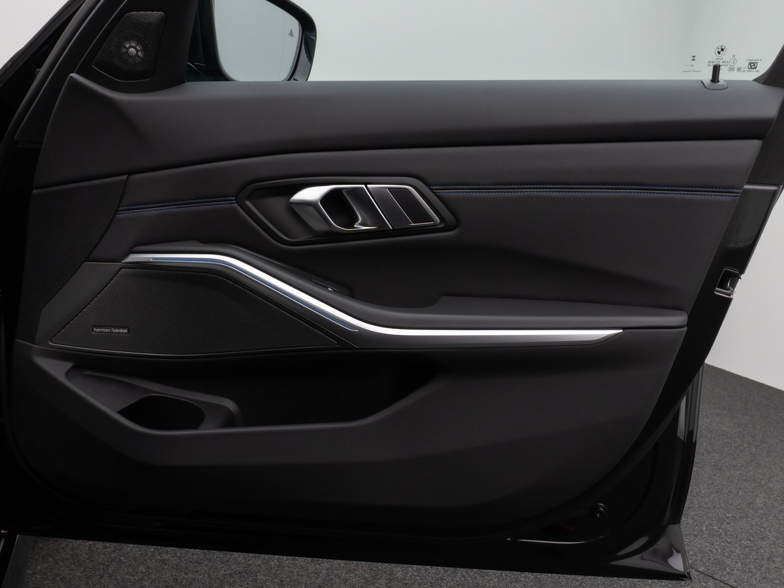 Fahrzeugabbildung BMW 330e xD MSport Kamera HUD DAB H/K Komfort 18Zoll